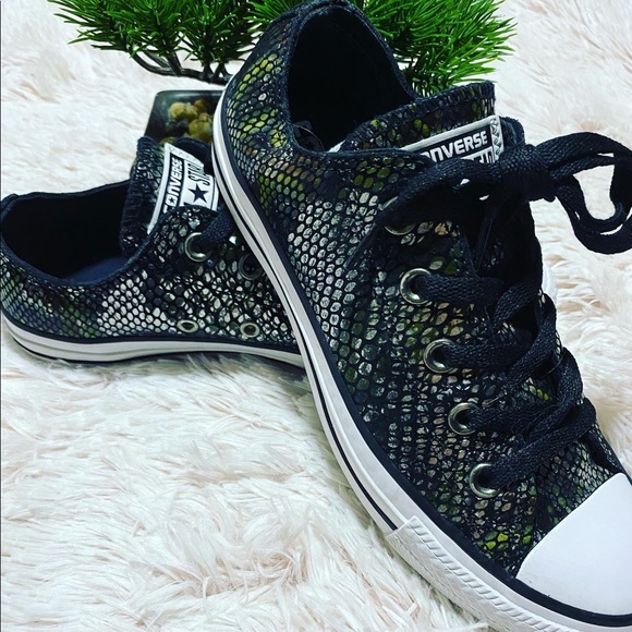 Converse - Picture 1 of 3